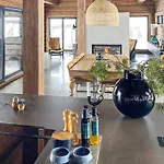 10 Person In Moen-by Traum