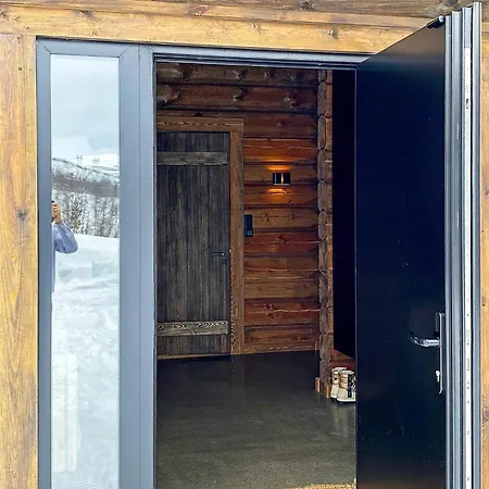 10 Person In Moen-by Traum *