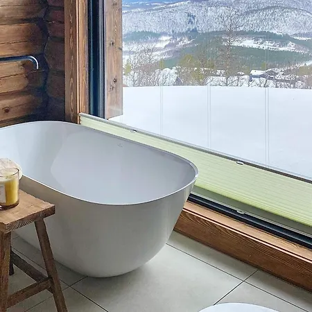 10 Person In Moen-by Traum