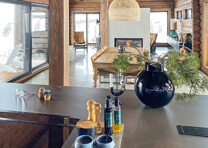 10 Person In Moen-by Traum