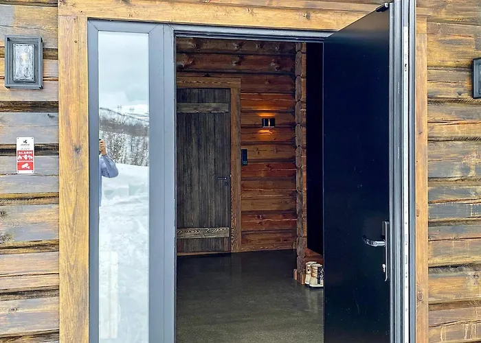 10 Person In Moen-by Traum *