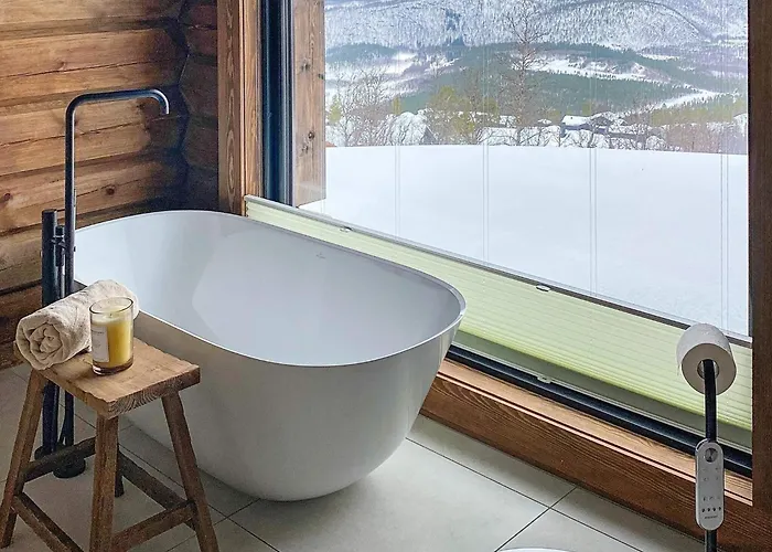 10 Person In Moen-by Traum
