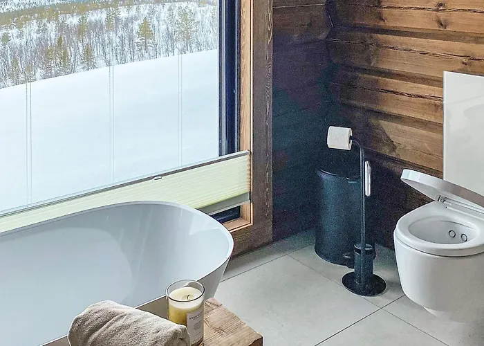 10 Person In Moen-by Traum