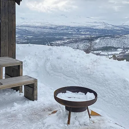 10 Person In Moen-by Traum *