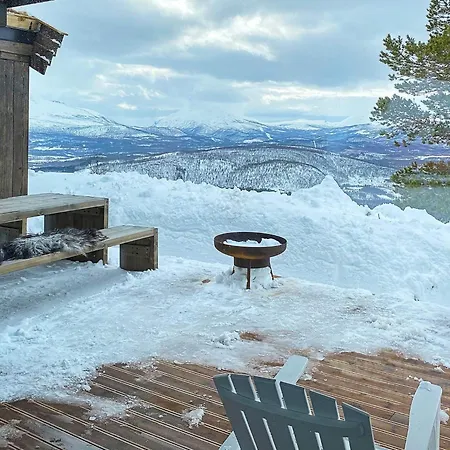 10 Person In Moen-by Traum *